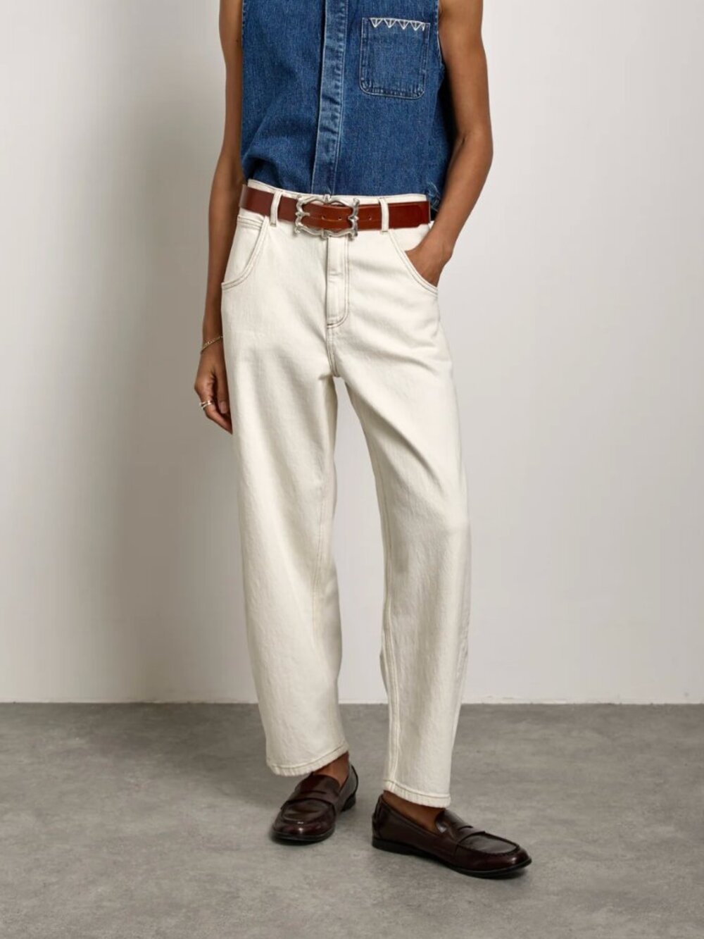 NWT seventy + mochi Bo Barrel Leg Jean in Ecru Size 26